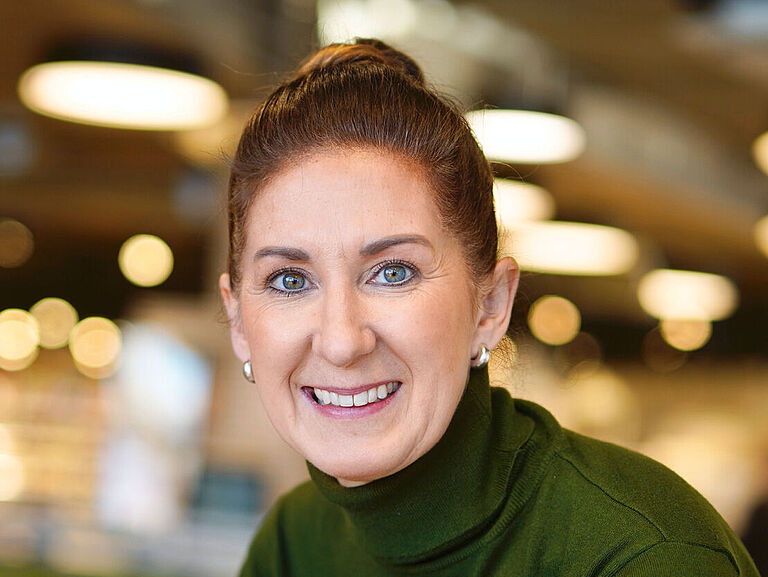 Porträt Daniela Feldt, Vorständin Finanzen, Personal, Qualitätssicherung und IT. 