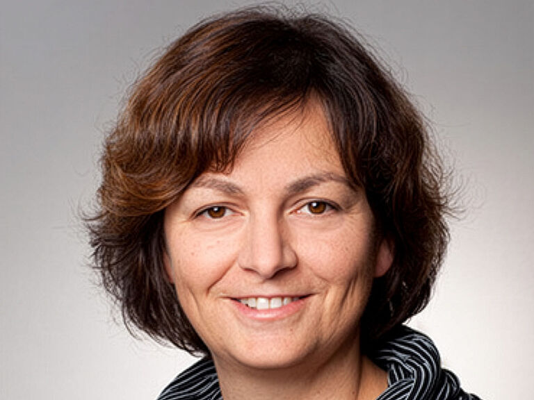 BGHW-Fachtagung_Rednerin_Corina-Walther_IFA-Expertin Porträt von Corina Walther, sie leitet das Sachgebiet Persönliche Schutzausrüstung am Institut für Arbeitsschutz der DGUV (IFA).