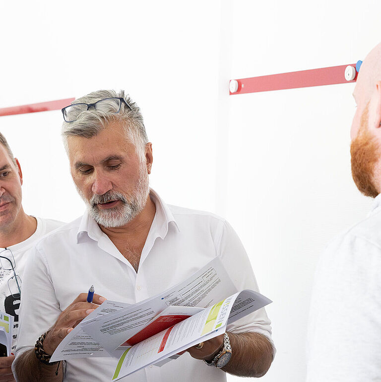 Eine Seminargruppe während eines Seminars der BGHW