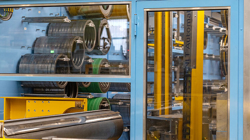 Eingehauster Messerbauroboter 