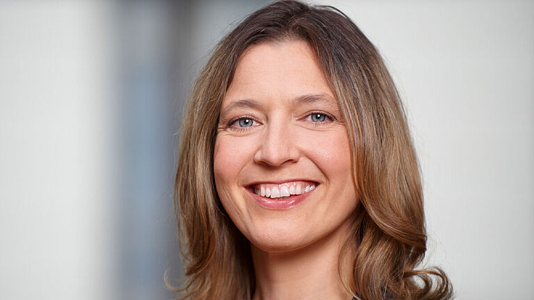 Porträt Dr. Katrin Boege, Institut für Arbeit und Gesundheit (IAG) Dresden, Psychologin und Expertin für Migration und interkulturelle Aspekten des Arbeitsschutzes