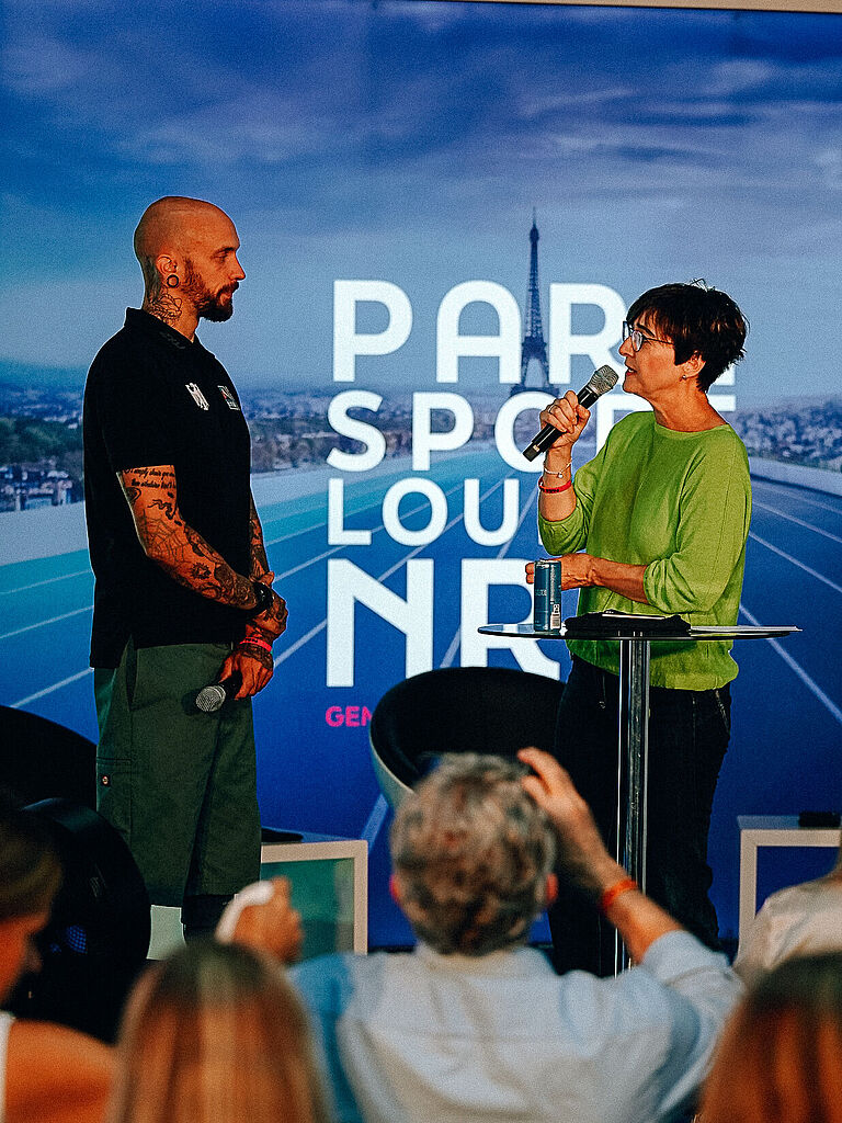 Marita Klinkert (rechts) im Gespräch mit Kim Cremer