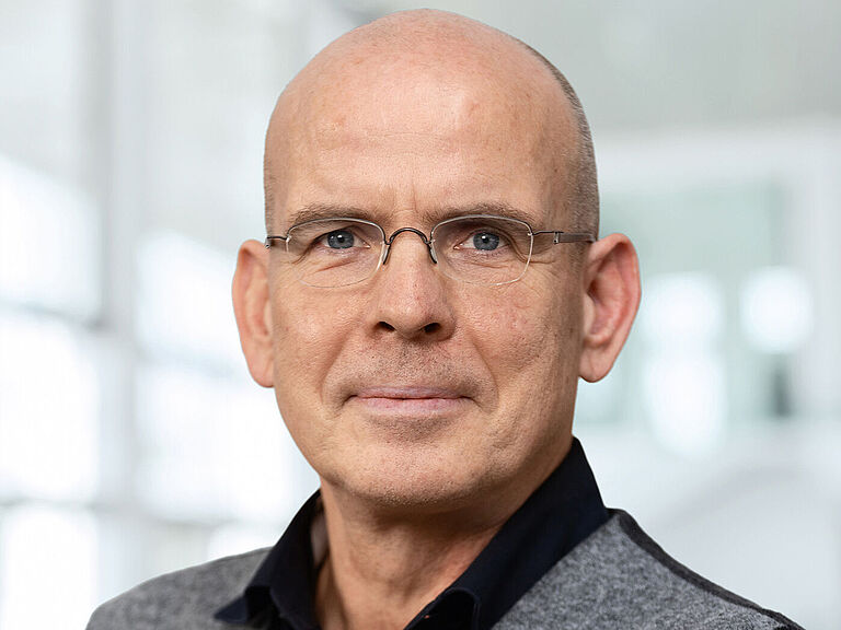Hans-Peter Fröhlich, BGHW-Experte für Gefahrstoffe Porträt von Hans-Peter Fröhlich, BGHW-Experte für Gefahrstoffe