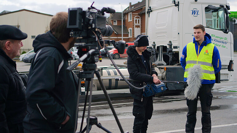 Filmteam bei der Arbeit für das Infoportal Sicherer Güterkraftverkehr