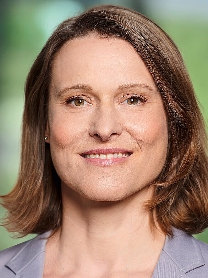 Porträt Anja Mücklich, Expertin für Betriebliches Gesundheitsmanagementam Institut für Arbeit und Gesundheit der DGUV 
