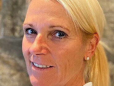 Porträt von Anja Gebhardt, Mitgründerin von Trauerkulturhoch3
