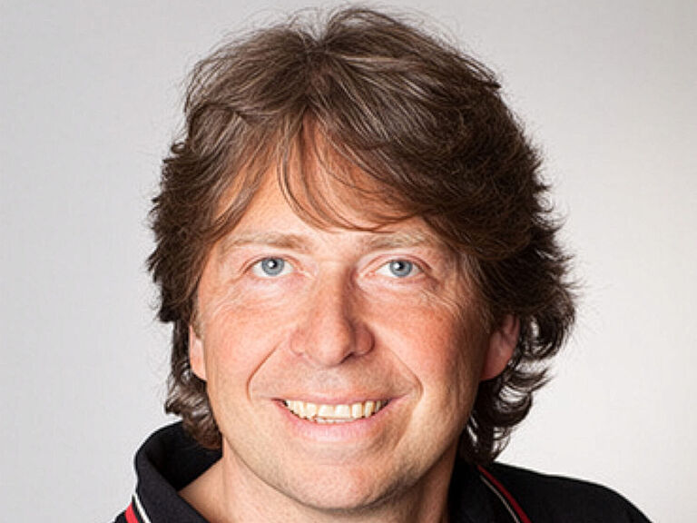 BGHW-Fachtagung_Redner_Olaf-Mewes_IFA-Experte Porträt von Olaf Mewes, er leitet das Referat „Arbeitsmittel, Bauprodukte, mechanische Schutzausrüstung“ am IFA und koordiniert interdisziplinäre Forschungs- und Prüfprojekte.