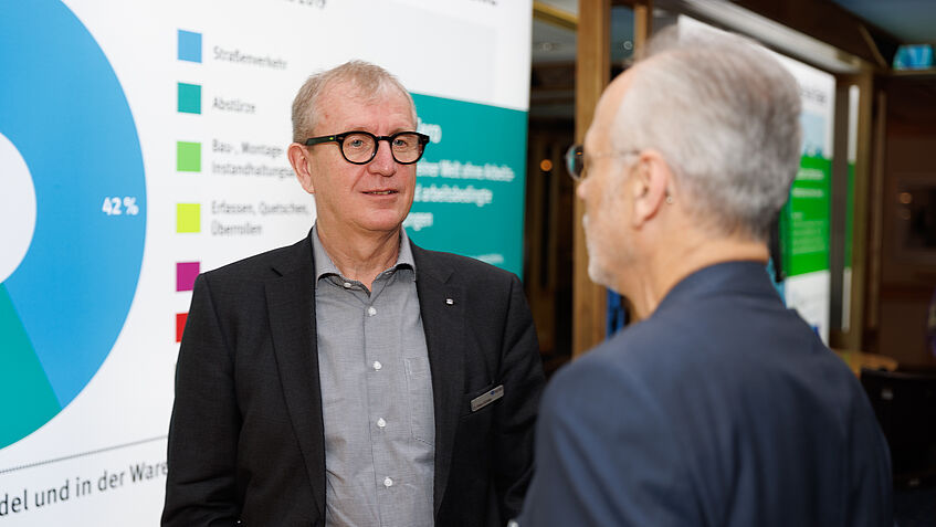 Dr. Klaus Schäfer berichtete über Unfallschwerpunkte im Handel und in der Warenlogistik.