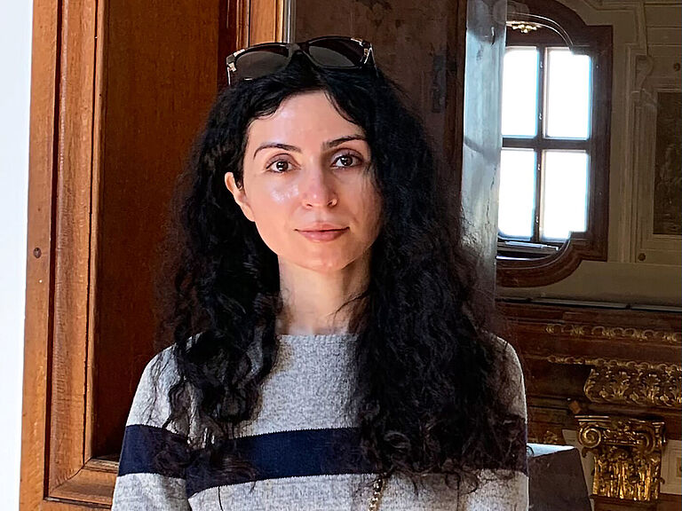 Porträt von Elnaz Karamad, Wissenschaftliche Mitarbeiterin, Personalwirtschaft