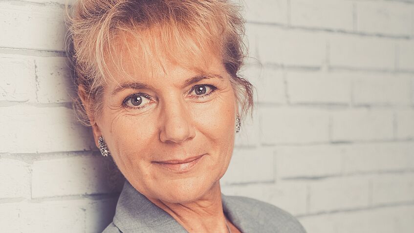 Porträt Betriebsärztin und Ernährungsmedizinerin Bettina Jonas von Flaschenpost