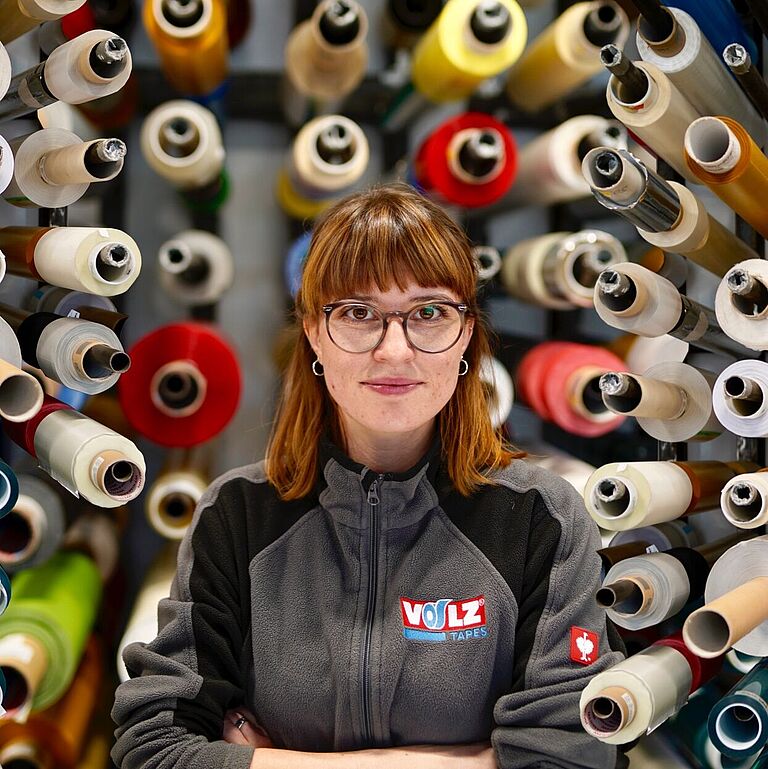 Porträt Anja Füssinger, Qualitätsmanagerin und Fachkraft für Arbeitssicherheit bei Volz Tapes