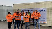 Urkundenübergabe in Eitensheim: Riccardo Lang (Sicherheitsbeauftragter) und Michael Konrad (HSE Auditor) mit Team