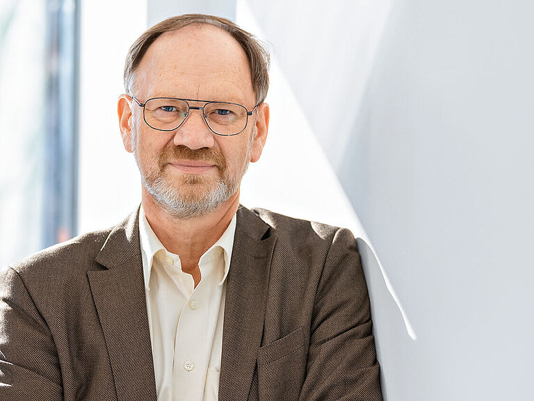 Dr. Peter Schiefen ist Arbeitsmediziner bei der BGHW