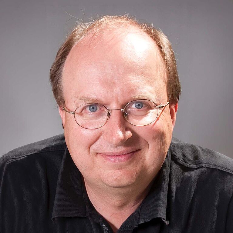 Das Bild zeigt Prof. Dr. Kai Furmans vom Karlsruher Institut für Technologie (KIT)