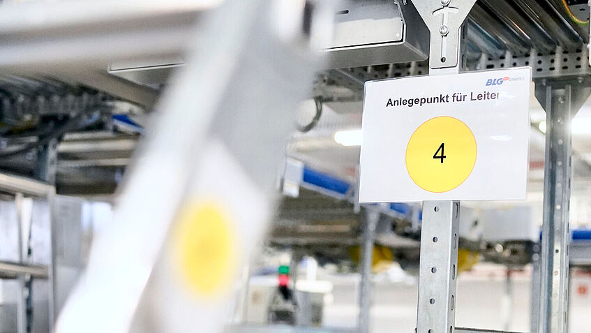 Ein gelber Kreis mit einer 4 in der Mitte zeigt an, dass hier nur Leitern mit dem entsprechenden Symbol zum Einsatz kommen.