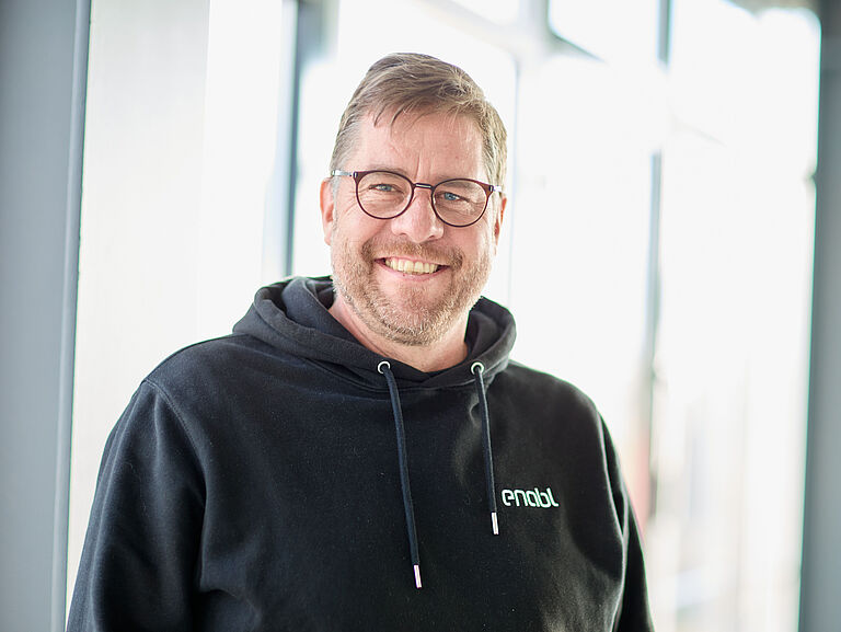 Das Bild zeigt Andreas Weber, Leiter der Produktsicherheit bei Enabl