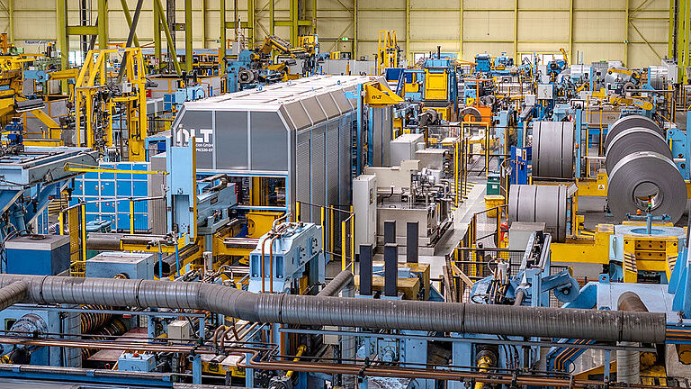 Blick in die Werkshalle des Stahl-Service-Centers von Thyssenkrupp Materials Processing am Standort Krefeld