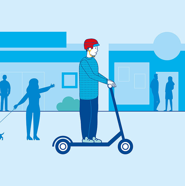 E-Scooter-Fahrender in der Fußgängerzone