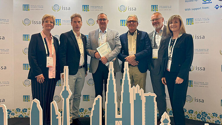 Das Team der BGHW bei der Auszeichnung in Kuala Lumpur
