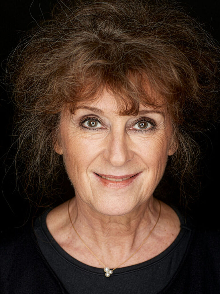 Porträt von Dr. Leonie Koch, Marketing und Content Management bei Otto und Mitgründerin von #experienced. 