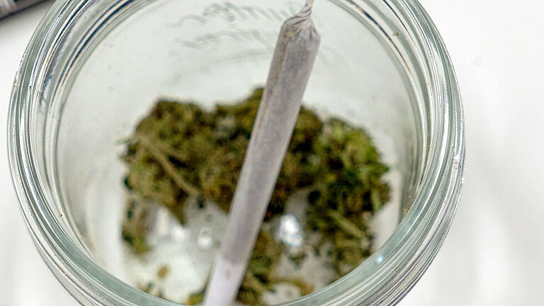 Selbstgedreht: Ein Joint, Marke Eigenbau 