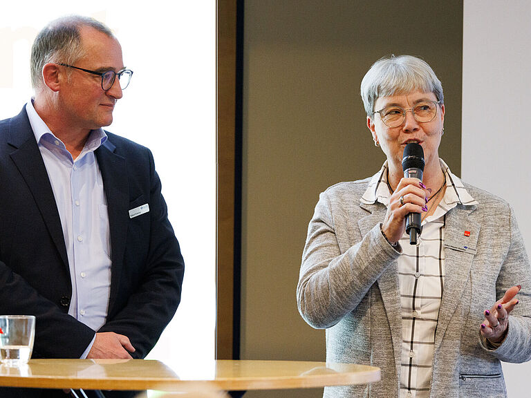 Silke Mayer-Seidler (rechts) und Roland Kraemer