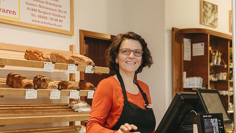 Das Bild zeigt die Inhaberin des Unverpackt-Ladens Büggel in Bergisch Gladbach, Stefanie Marx-Bleikertz