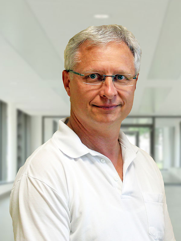 Professor Dr. Bernhard Karich ist Facharzt für Chirurgie, Orthopädie, Unfallchirurgie und spezielle Unfallchirurgie am Heinrich-Baum-Klinikum in Zwickau 